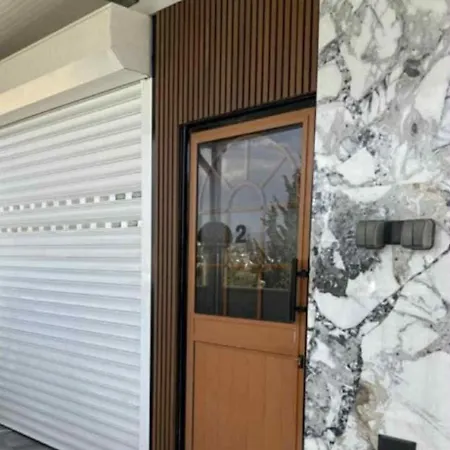 Costas Court Apartament