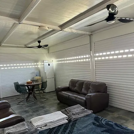 Costas Court Apartamento *