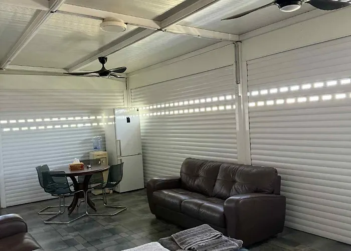 Costas Court Apartment *